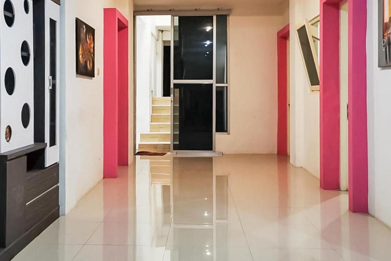 Reddoorz Plus @ Taman Madiun Exterior photo